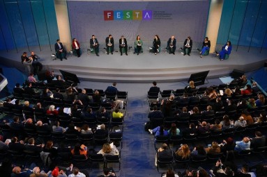 People on a stage from a bird's eye view. The audience can also be seen from above