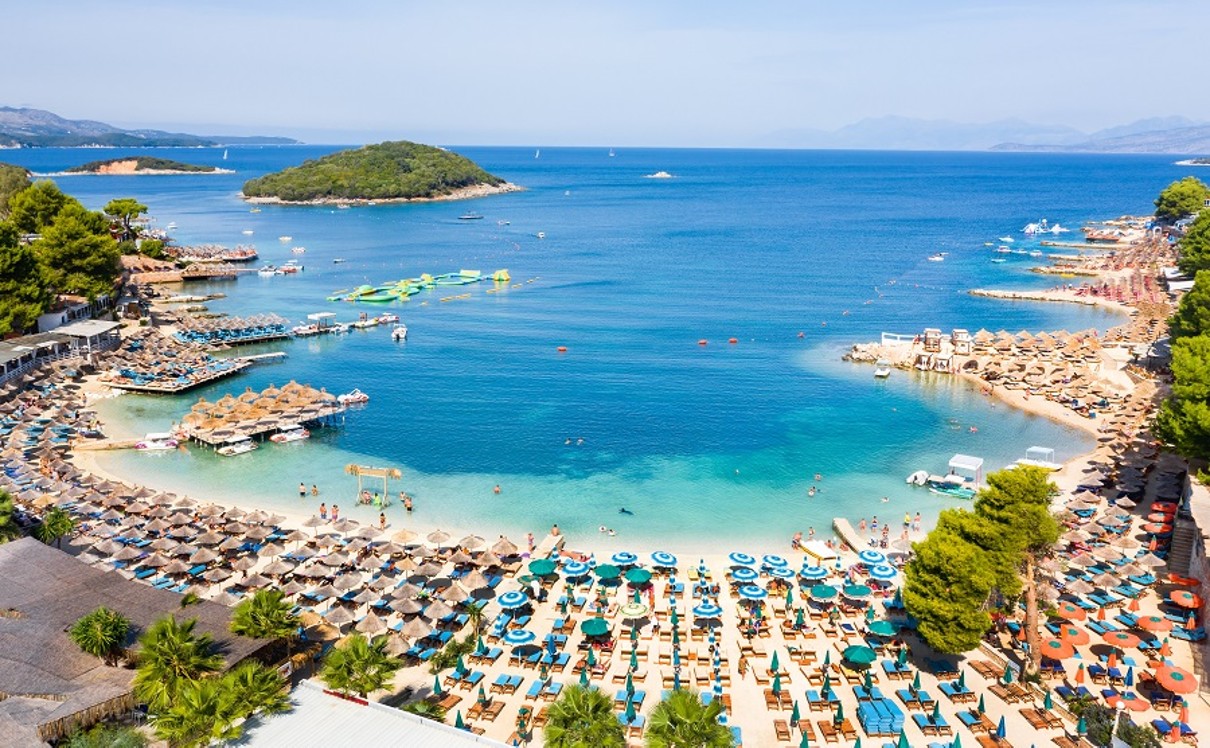 A bay with sun loungers and parasols.